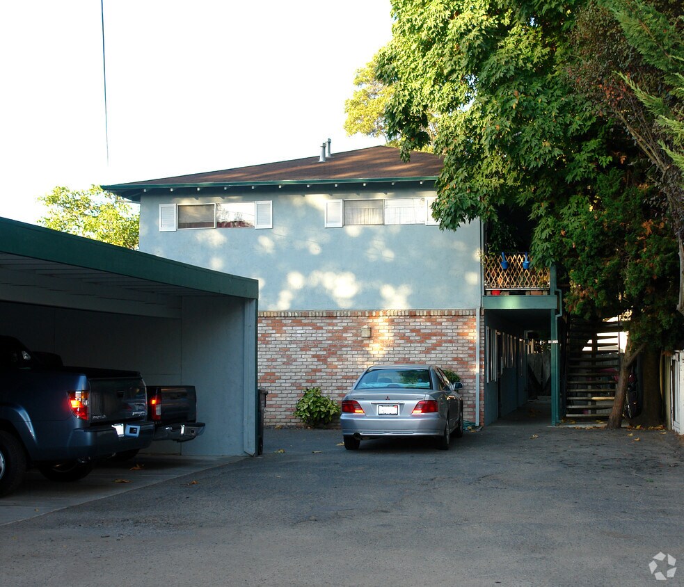 Building Photo - 745 Davis St