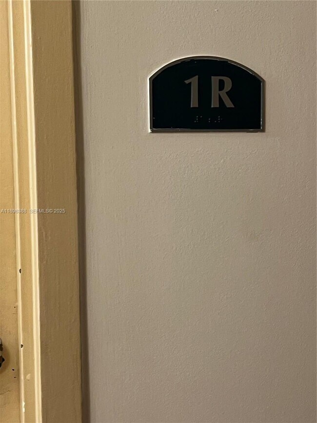 Foto del edificio - 1455 N Treasure Dr