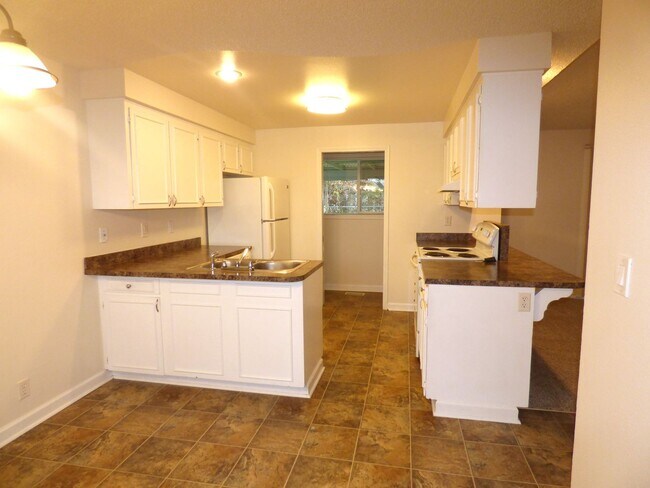 Building Photo - Rent Special: 1/2 Off May's Rent!! 3 bed 2 bath Home in North Salem