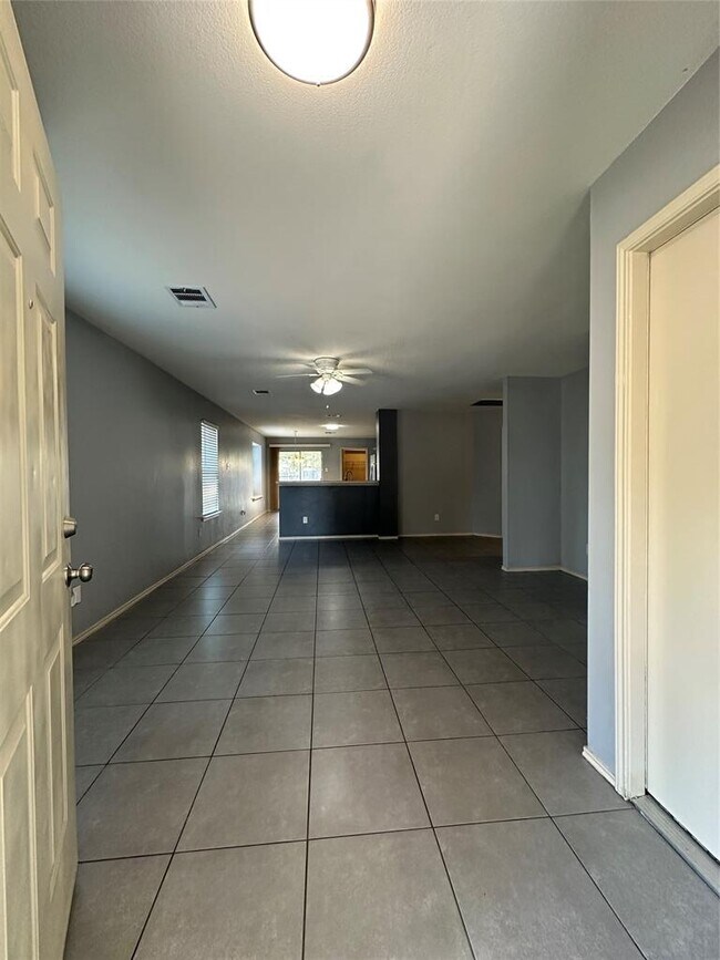 Building Photo - 908 Sally Lunn Way