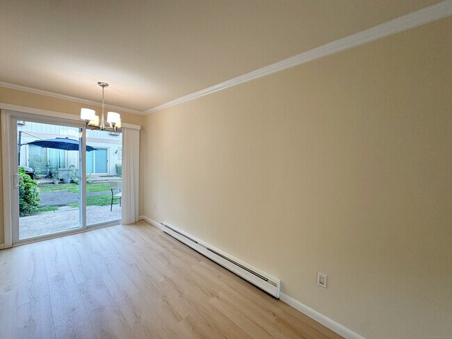 Foto del edificio - 16 Glenwood Ave