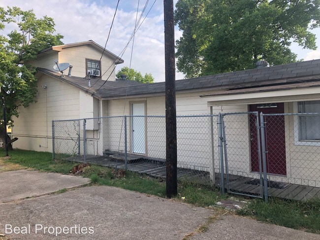 Building Photo - 705 Broadmoor Dr
