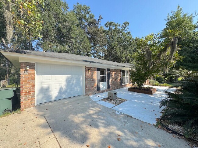 Building Photo - 9 Mistletoe Ct