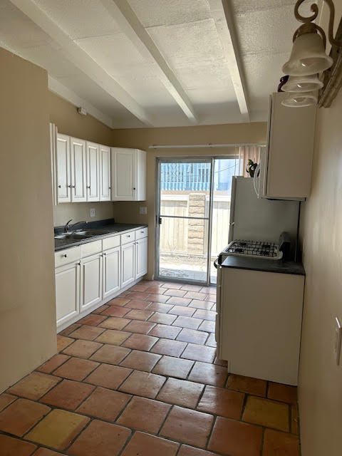 Kitchen and patio - 1918 Carnegie Ln