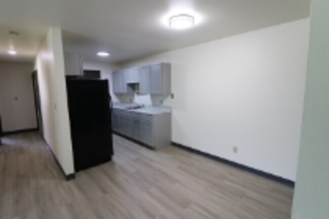 Building Photo - English Meadows Apartments - 6