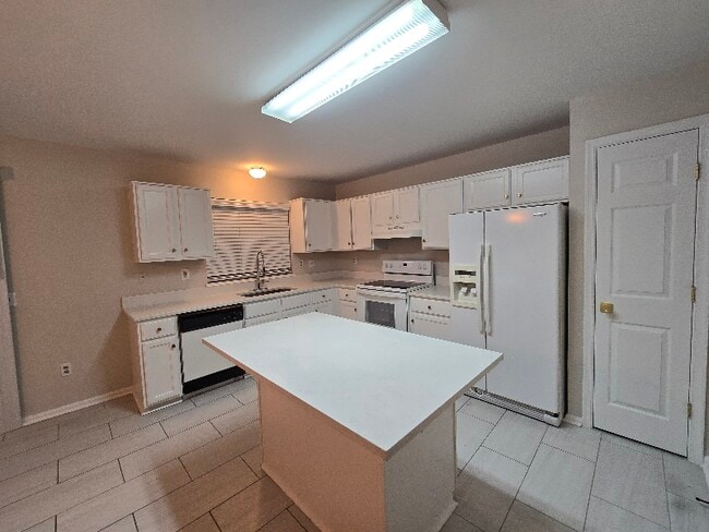 Building Photo - 16 Windbluff Ct