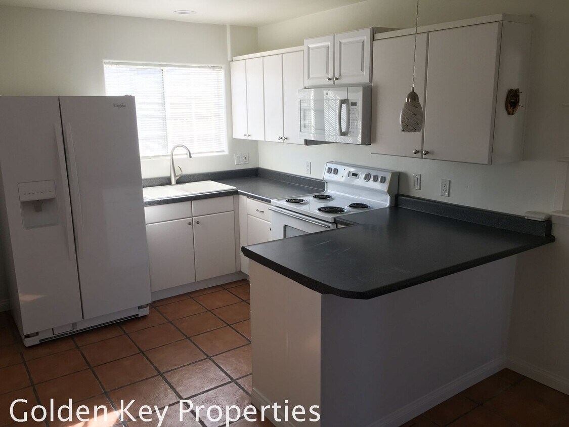 Foto principal - 2-Bedroom + 2-car garage + ALL UTILITIES PAID