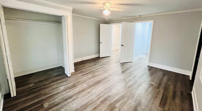 Building Photo - 220 Summey St