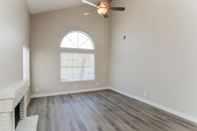 Building Photo - 763 Butternut Ct