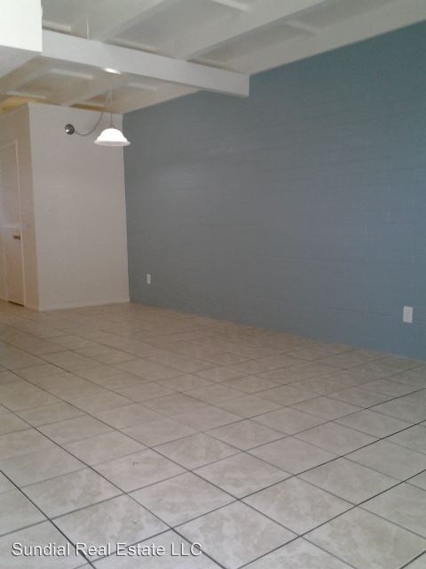 Building Photo - 2107 S Granada Dr