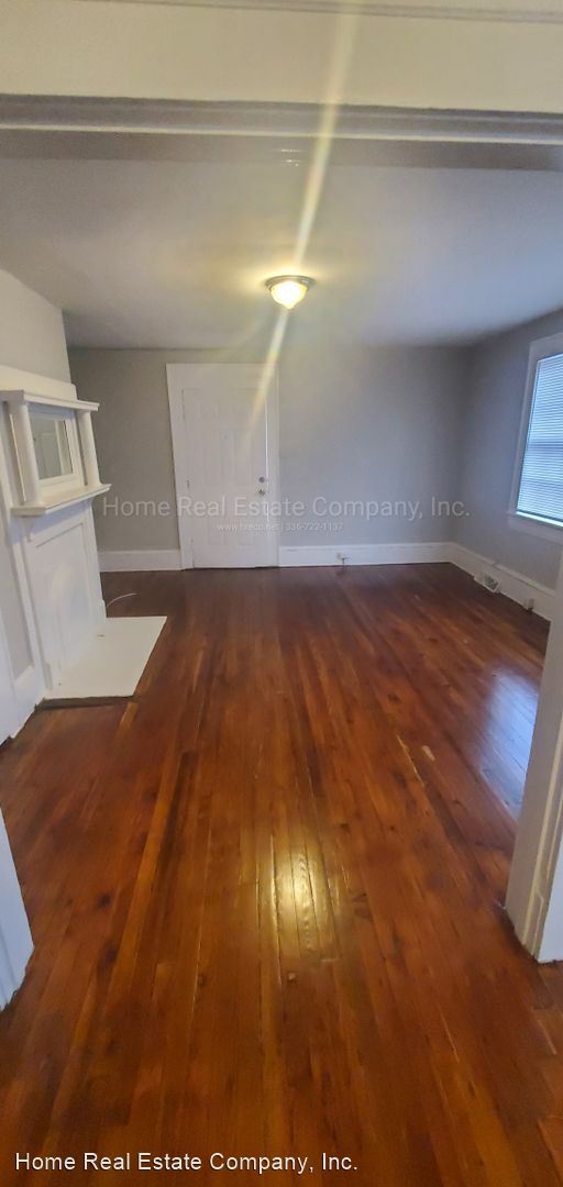 Building Photo - 2 br, 1 bath House - 2059 N. Cherry Street