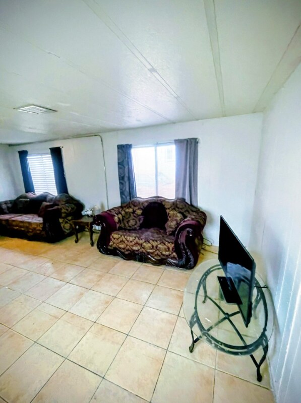 Building Photo - 5 Miller Ave