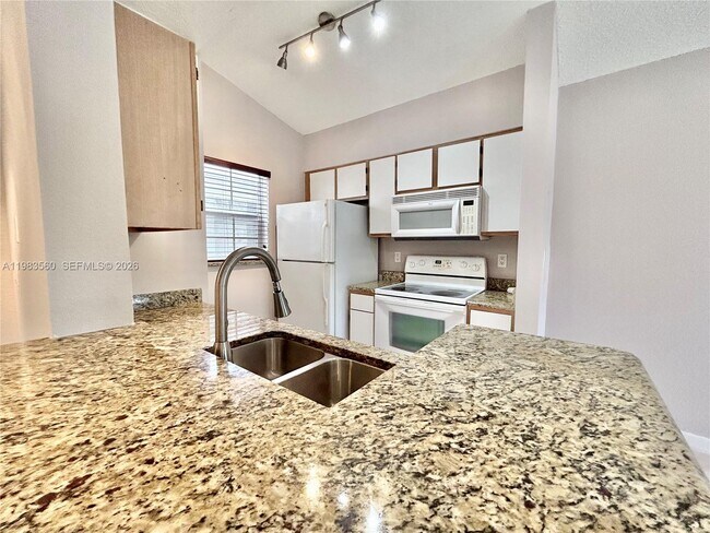 Foto del edificio - 2811 N Oakland Forest Dr