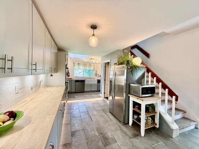 Foto del edificio - Distinguished 4bed, 2 bath Bungalow in the Old North End