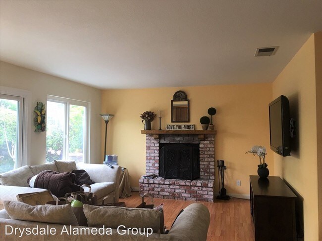 Building Photo - 4 br, 3 bath House - 89 applegate