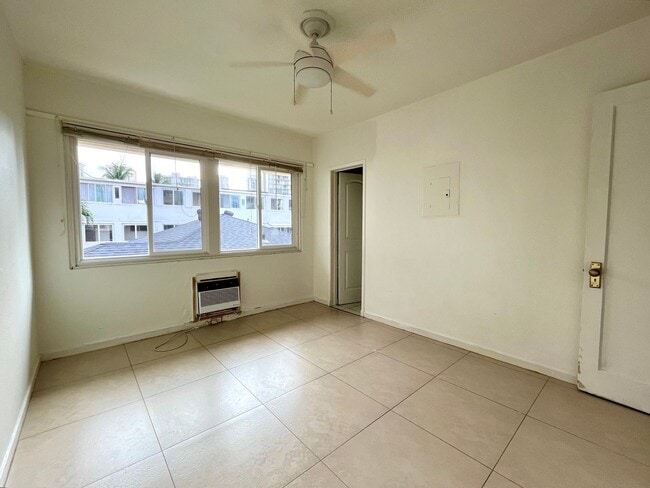 Building Photo - Waikiki: Upper Floor 1 Bed, 1 Bath Apartment