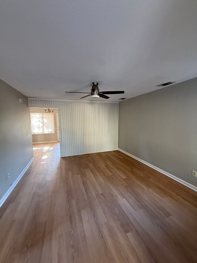 Foto del edificio - 2 Woodrum Pl