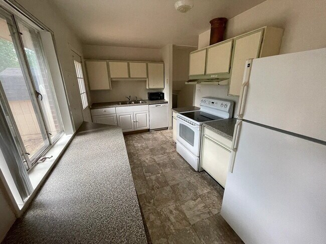 Foto del edificio - "Charming Bi Level Home, 4-Bed Oasis with 2 Baths in Boulder - Avail 8/15/26