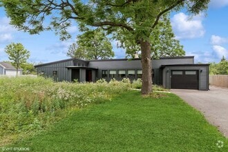 Building Photo - 2750 Park Dr