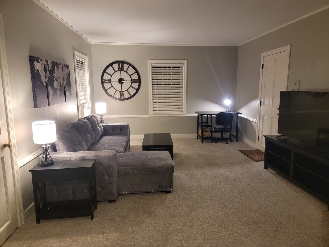Foto principal - 220 W 21st St