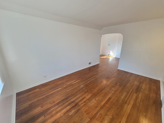 Building Photo - 4048 N Marmora Ave