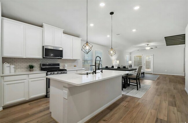 Building Photo - 205 Cresta Cv Ct