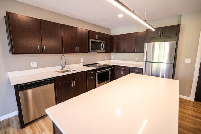 Foto del edificio - 8041 W Bluemound Rd