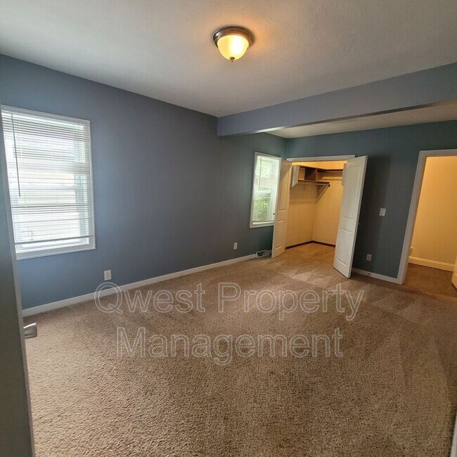 Building Photo - 1127 Eastmont Dr SE