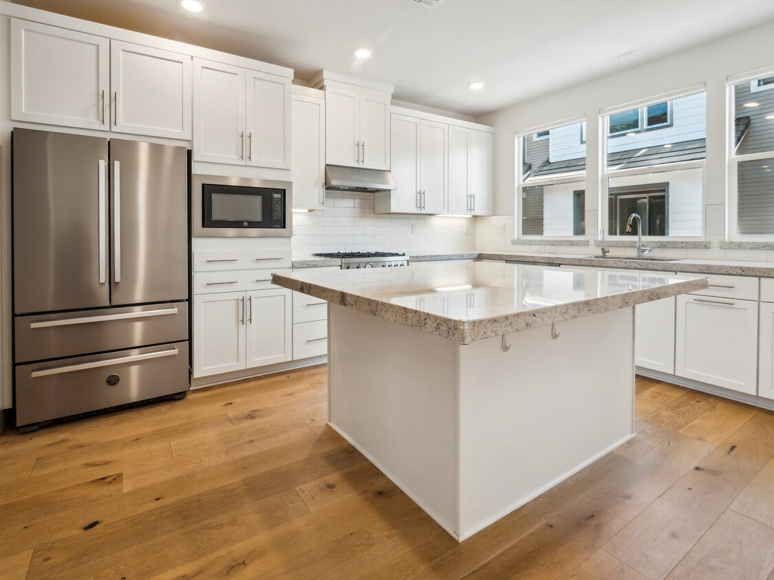 Kitchen - 2244 Mora Pl