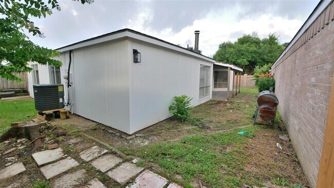 Building Photo - 3707 Vineyard Dr