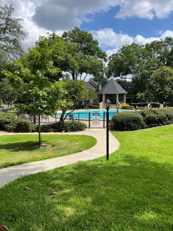 Primary Photo - 1055 Kensington Park Dr