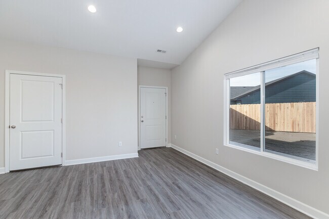 Building Photo - 1748 Rover ct