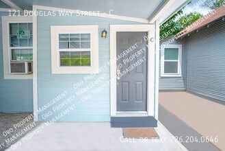Building Photo - Remodeled Studio Near Awesome Downtown