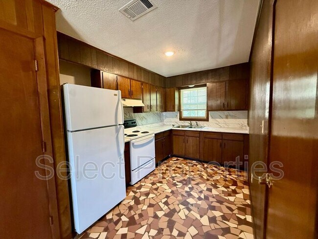 Foto del edificio - 819 W Matthews Ave