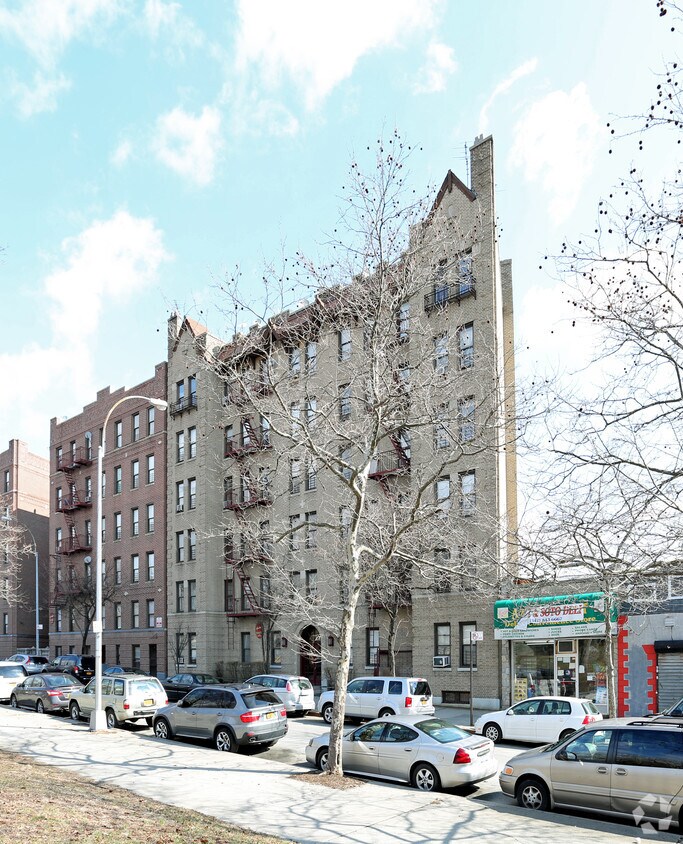 Building Photo - 391 E Mosholu