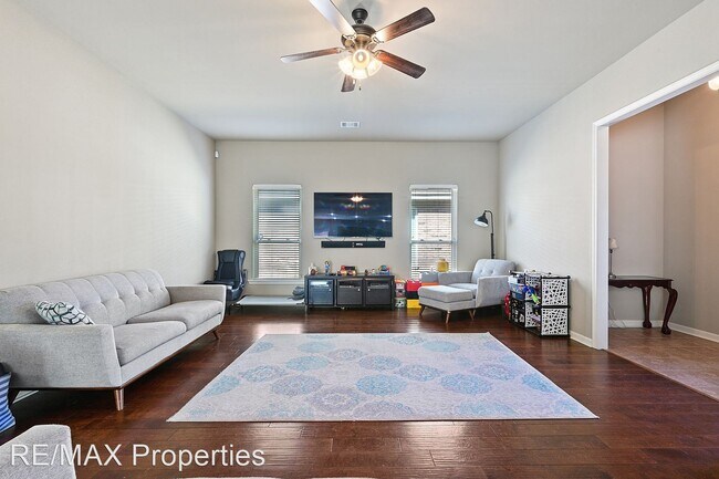 Foto del edificio - 3 br, 2 bath House - 4949 Sweet Birch Drive