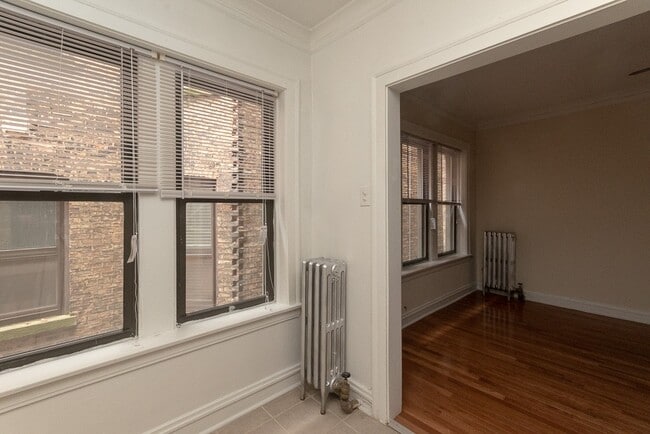 Building Photo - 4646 N Paulina St