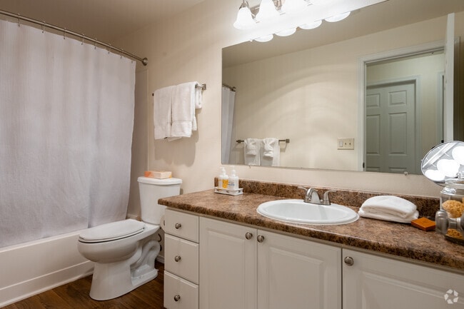 2BD, 1BA - 915SF - Breckenridge Apartments