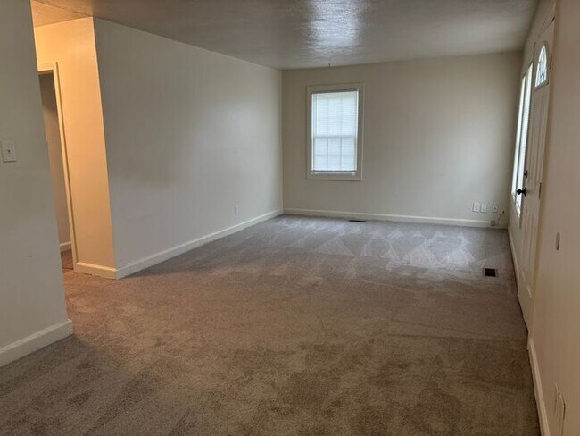 Building Photo - 1504 Converse Ave