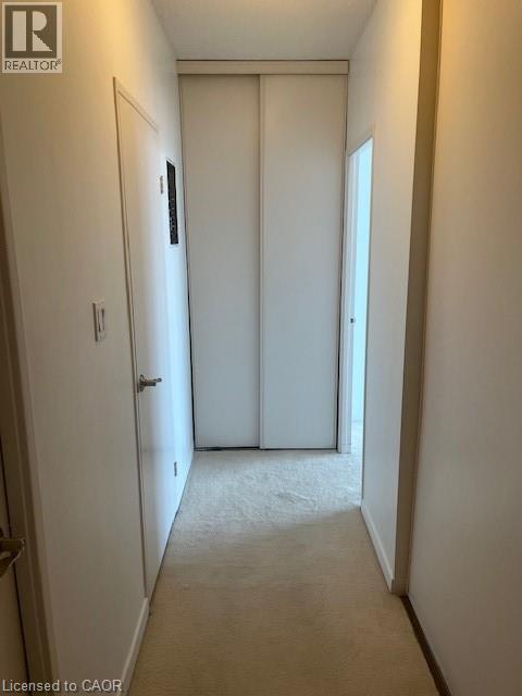 Photo du bâtiment - 5250 Lakeshore Rd.