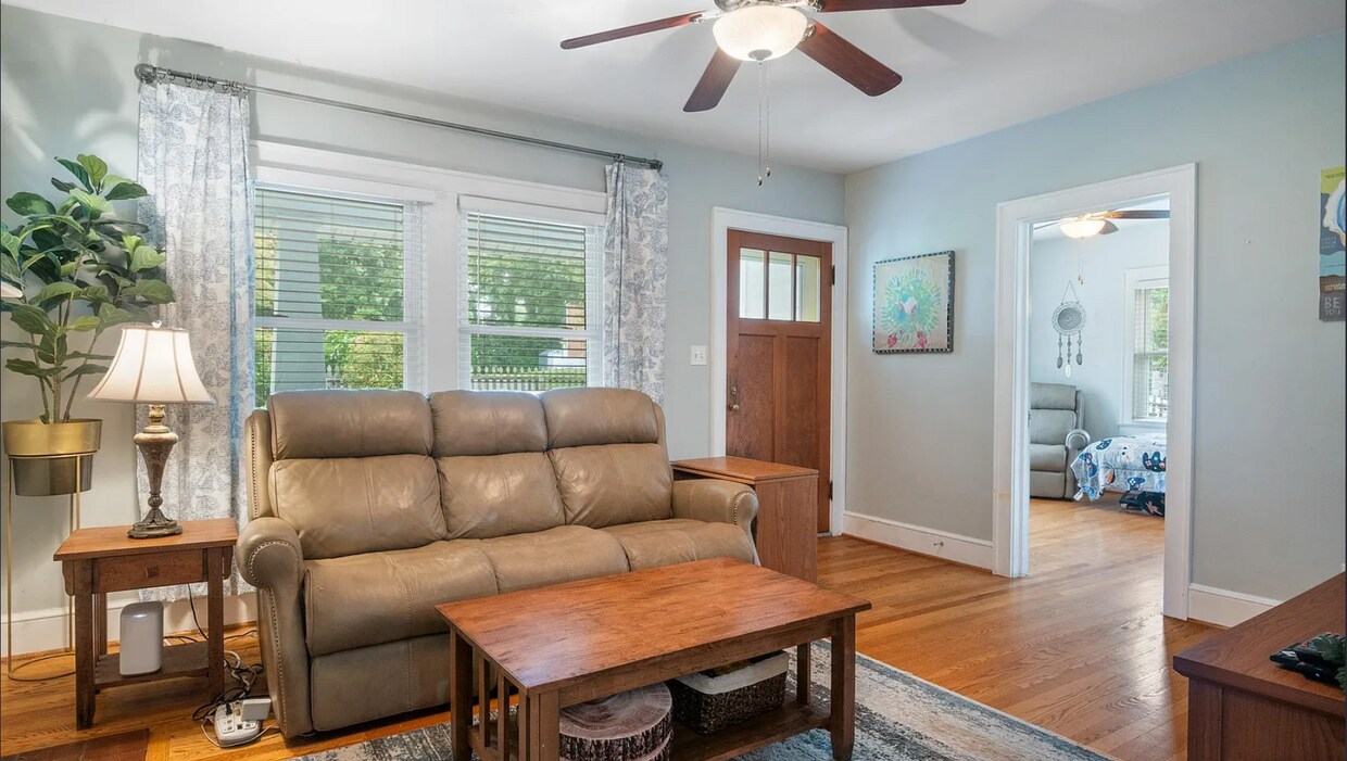 Foto principal - 1049 Berkley Page Ct