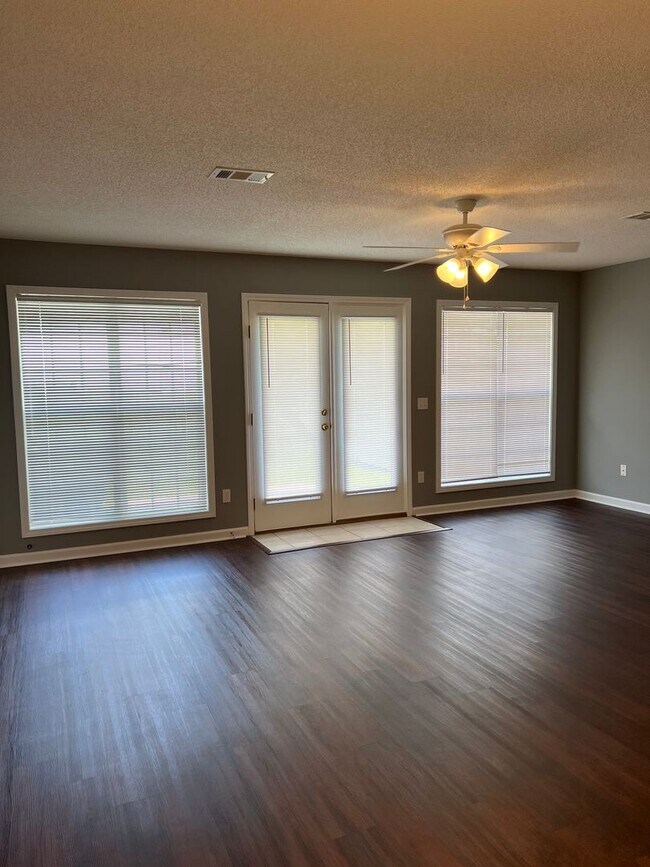 Building Photo - 139 S Spring View Dr
