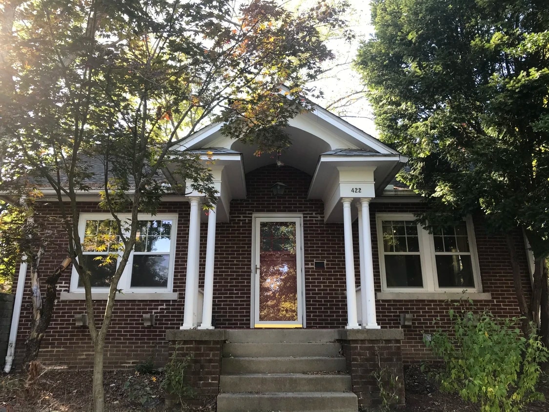 Primary Photo - 422 S Hawthorne Dr