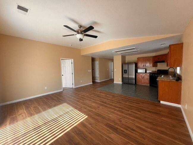 Building Photo - 1825 Cochran Ave