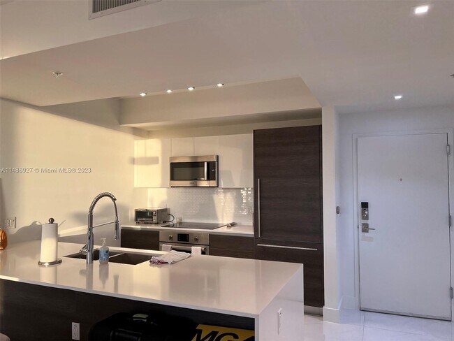 Building Photo - 301 Altara Ave