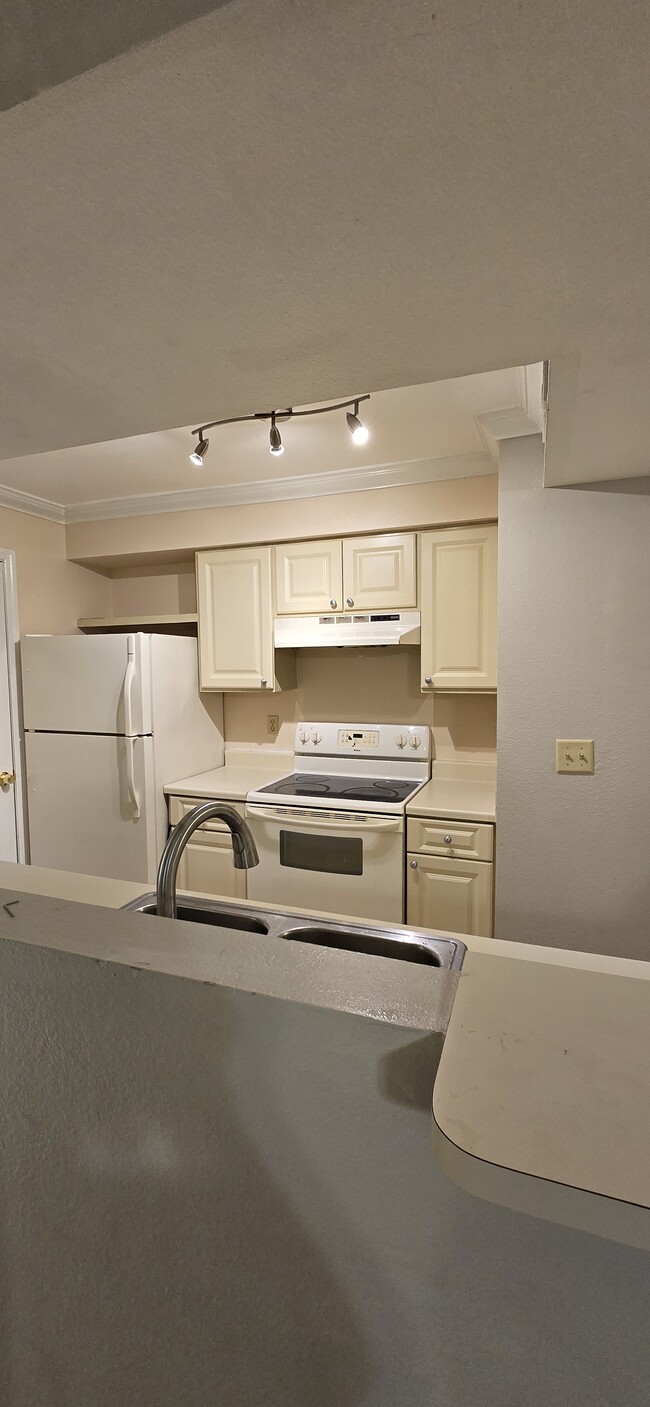 Building Photo - 3034 Parkway Blvd