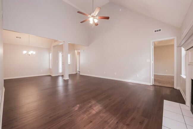 Foto del edificio - 204 Coldsprings Ct