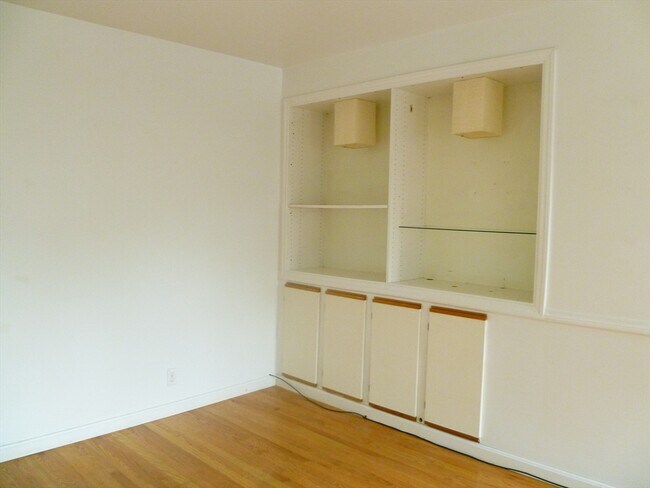 Building Photo - 848 Huntington Ave