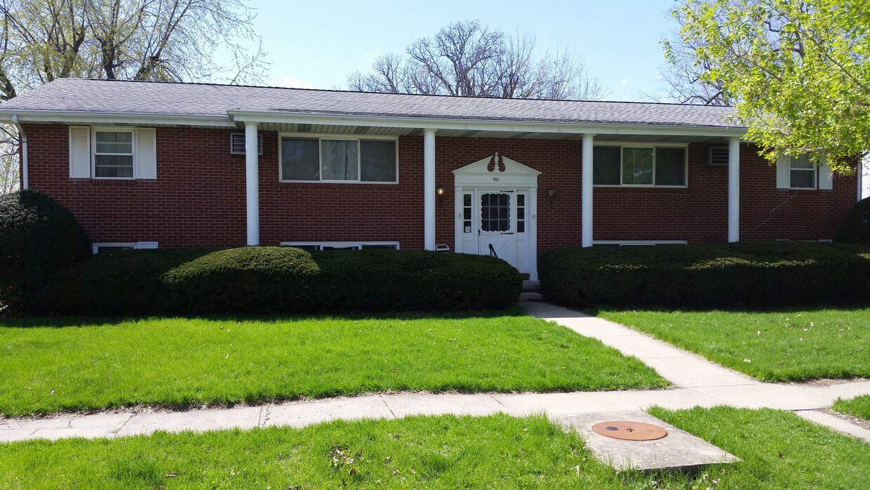 301 N Main Ave Unit 1, Minier, IL 61759 Apartments in Minier, IL