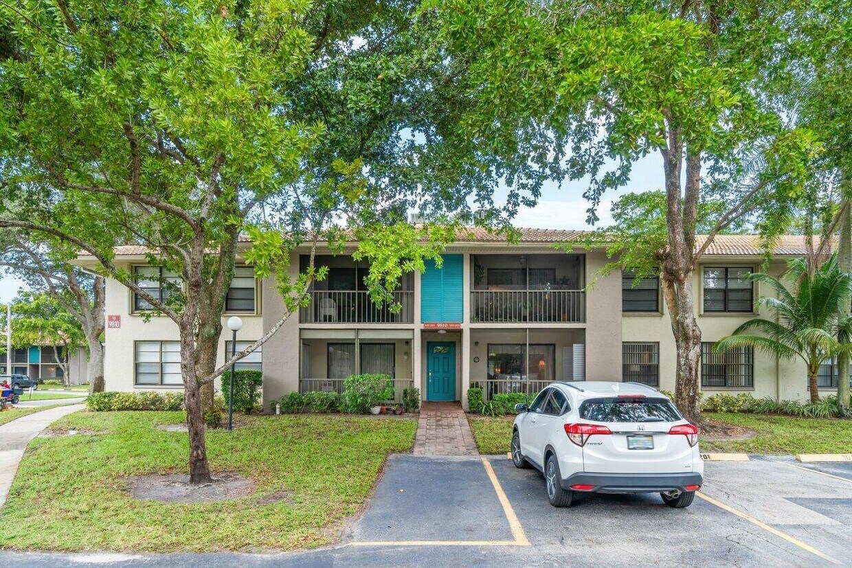 9810 Pineapple Tree Dr Unit 103, Boynton Beach, FL 33436 Condo for